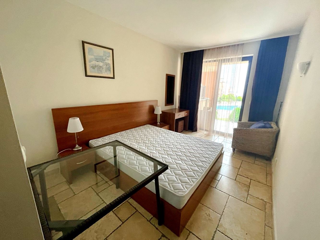 Przestronny umeblowany apartament z dwiema sypialniami i widokiem na morze w pobliżu Bałcziku – komfort wśród natury i Golfowej Riwiery