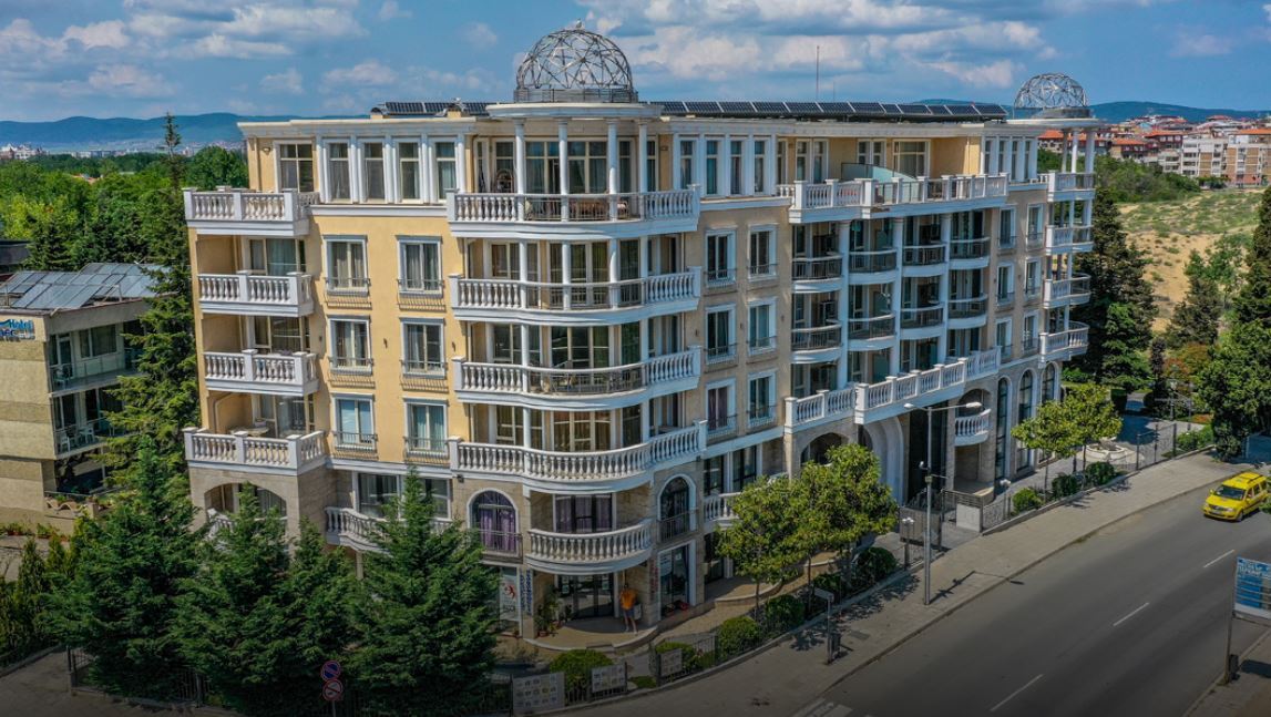 Przestronny apartament z dwiema sypialniami 100 metrów od plaży w Nesebyrze