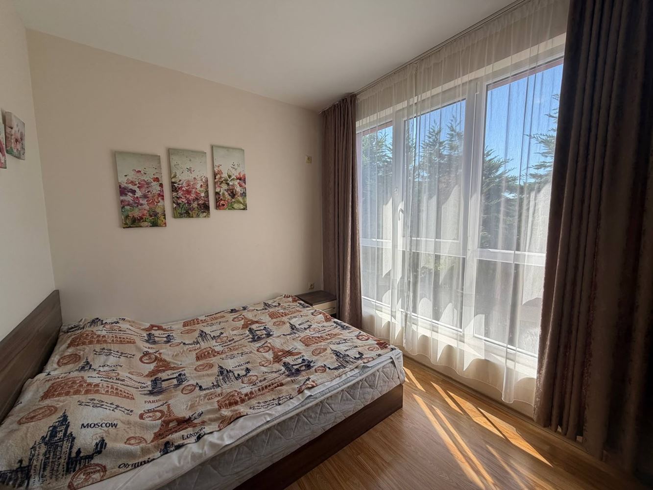  Apartament z jedną sypialnią w sercu Rawdy – przytulne mieszkanie z widokiem na zieleń