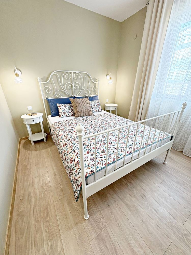 Stylowe mieszkanie z jedną sypialnią z niską opłatą za utrzymanie w doskonałym kompleksie w Słonecznym Brzegu – gotowe do zamieszkania lub inwestycji