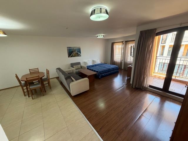 Dwupokojowy apartament na pierwszej linii z widokiem na morze w Aheloy