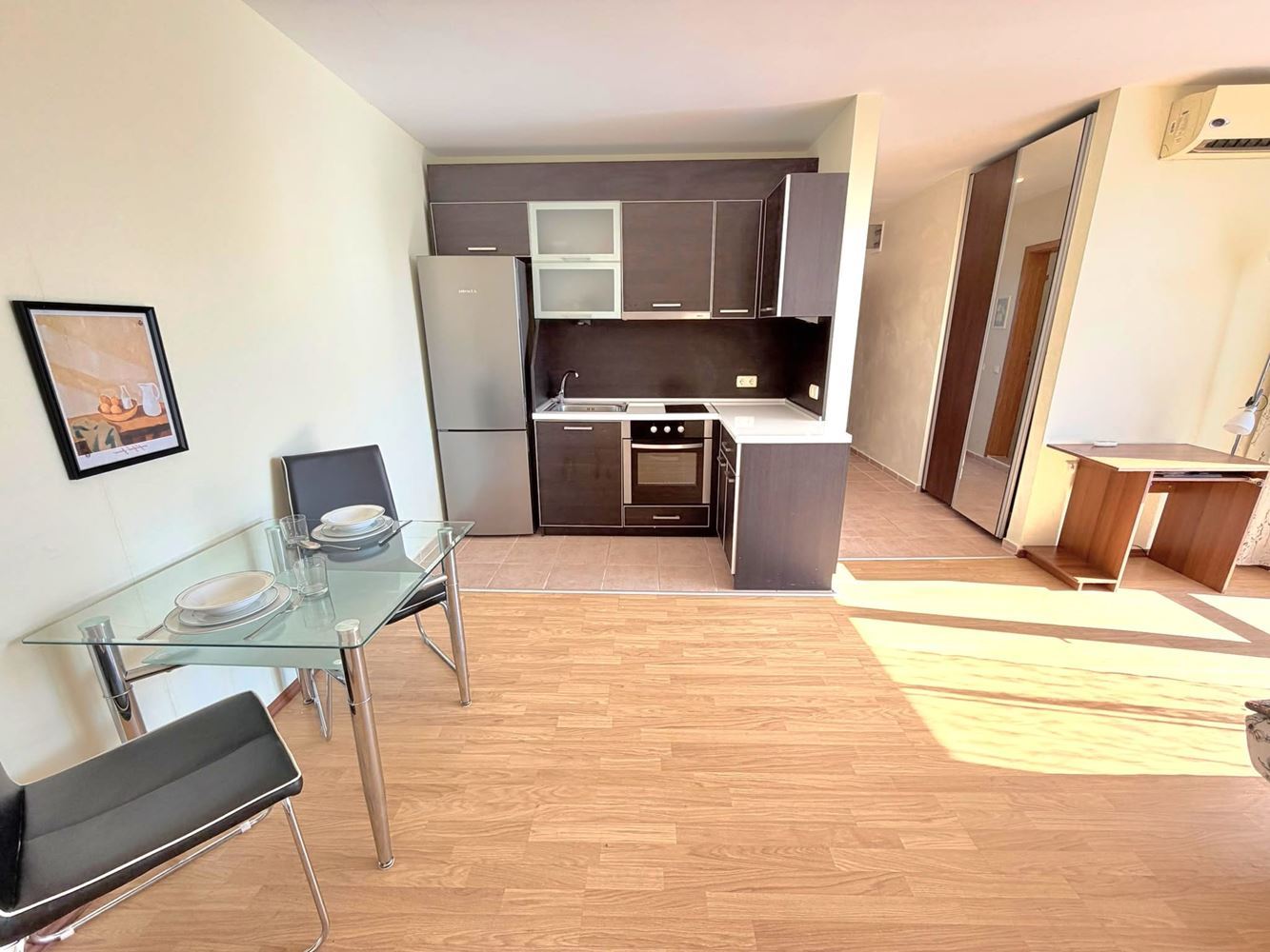 Jasny i ciepły apartament z jedną sypialnią w pobliżu Aquaparku w Słonecznym Brzegu – doskonała inwestycja na wynajem