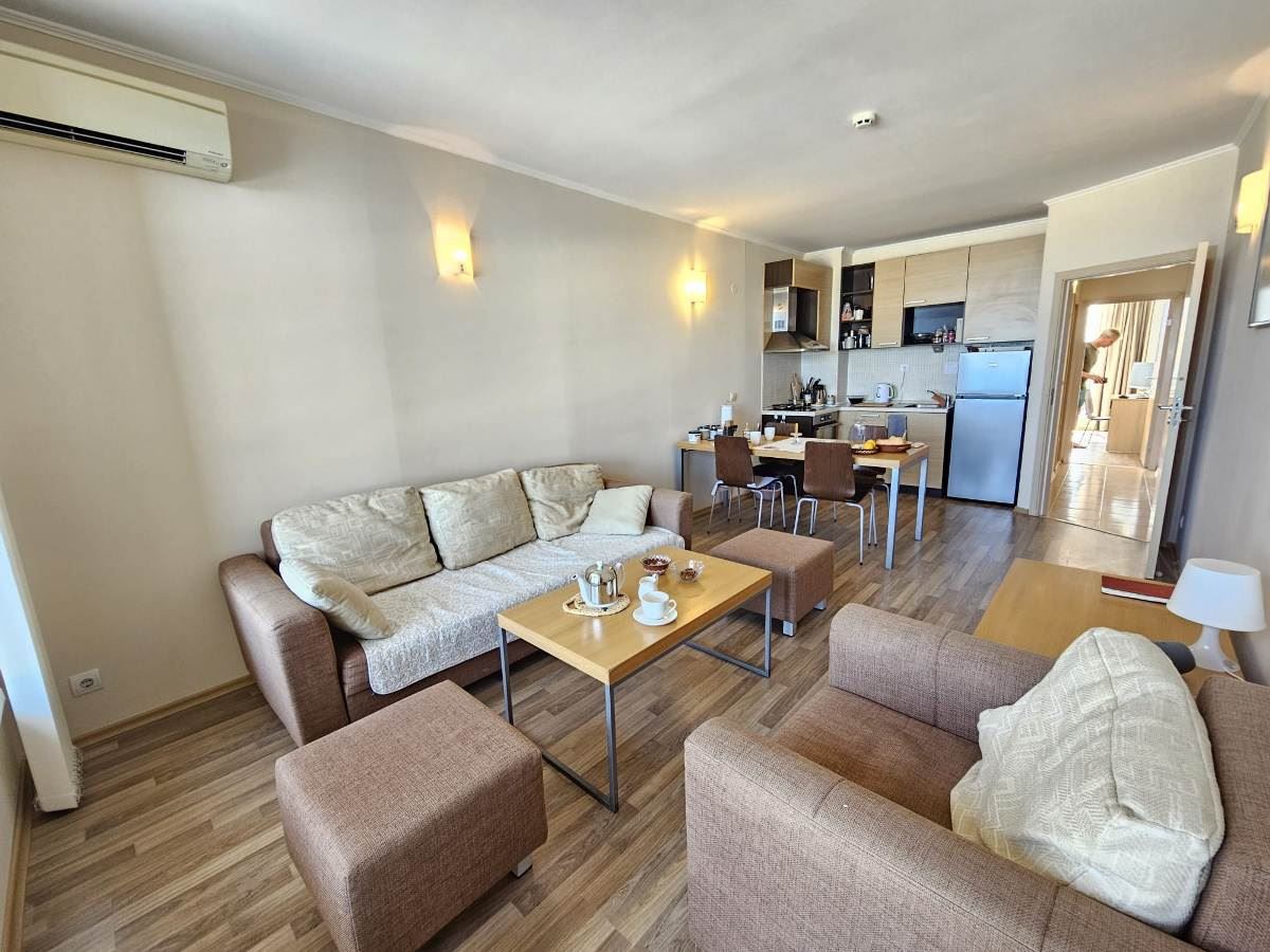 Luksusowy apartament z trzema sypialniami na pierwszej linii brzegowej w Obzorze – panoramiczny widok na morze i góry