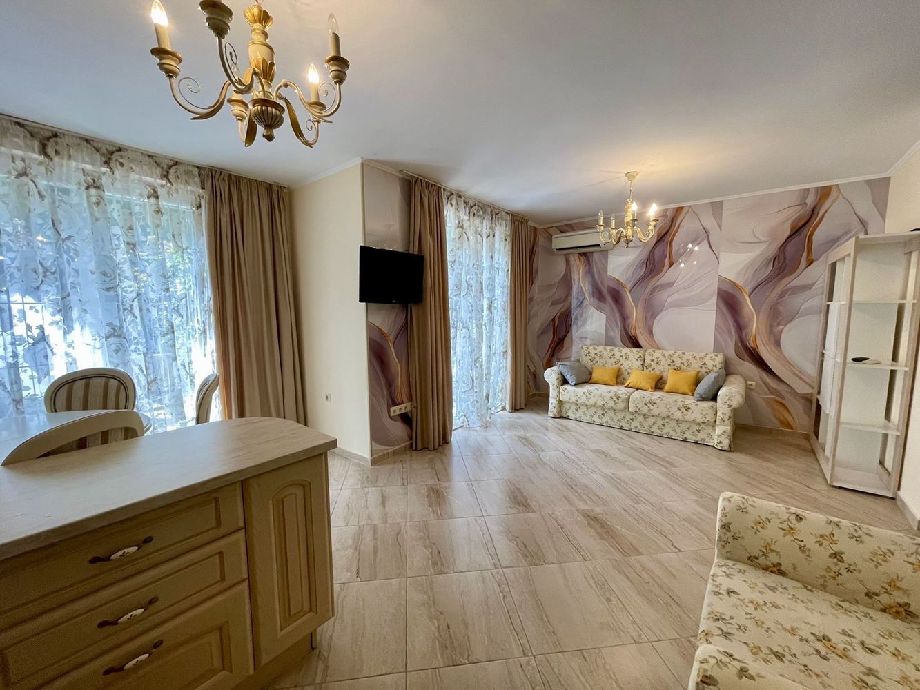 Luksusowy maisonette z ogrodem w elitarnym kompleksie – komfort i relaks blisko morza