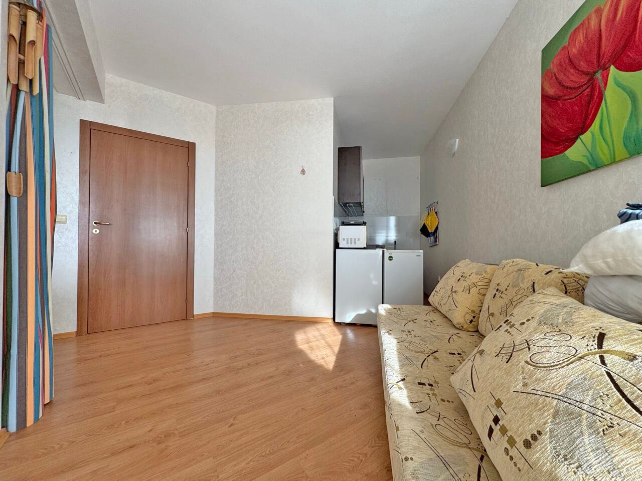 Apartament z jedną sypialnią z widokiem na morze w Rawdzie – komfort i spokój w zadbanym kompleksie