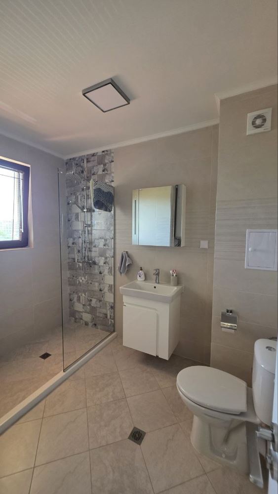 Przestronny apartament z dwiema sypialniami z częściowym widokiem na morze w prestiżowym kompleksie w Nesebyrze – gotowy dla swoich nowych właścicieli