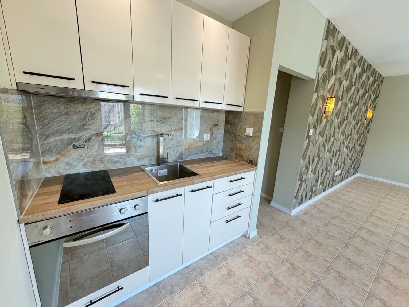 Jasny i przestronny apartament z jedną sypialnią i pięknym widokiem na basen na granicy Słonecznego Brzegu i Świętego Własu