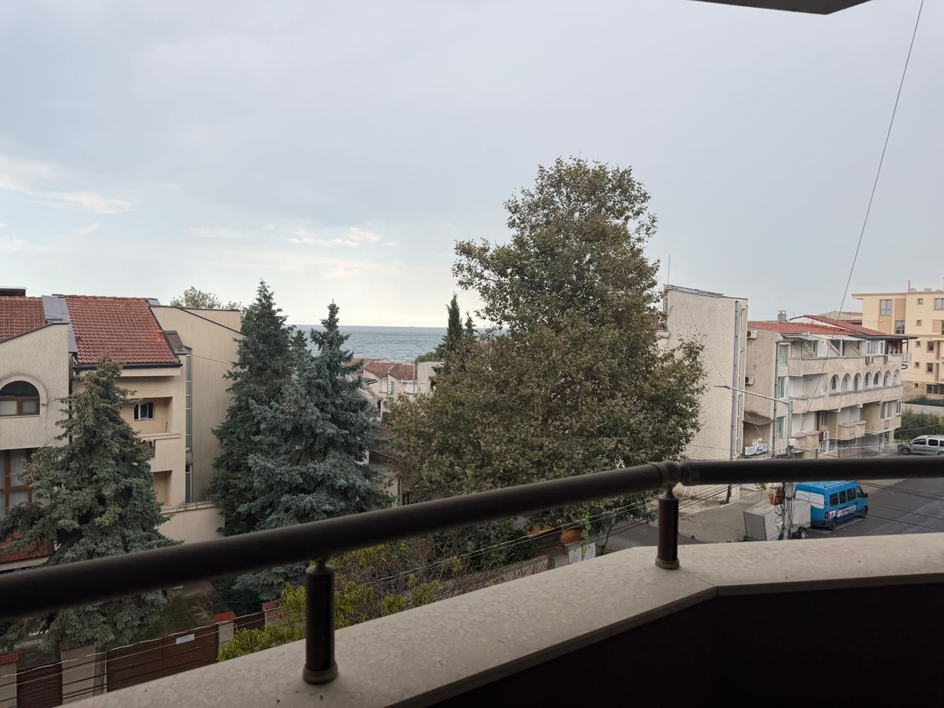 Apartament z jedną sypialnią z widokiem na morze i niską opłatą za utrzymanie w Rawdzie