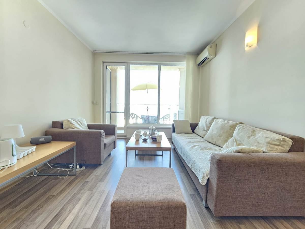 Luksusowy apartament z trzema sypialniami na pierwszej linii brzegowej w Obzorze – panoramiczny widok na morze i góry
