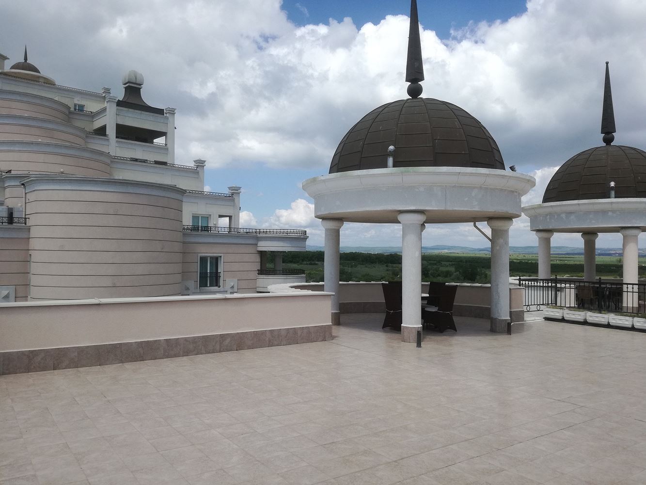 Luksusowy apartament dwupoziomowy z ogromnym tarasem panoramicznym i widokiem na morze w Pomorie