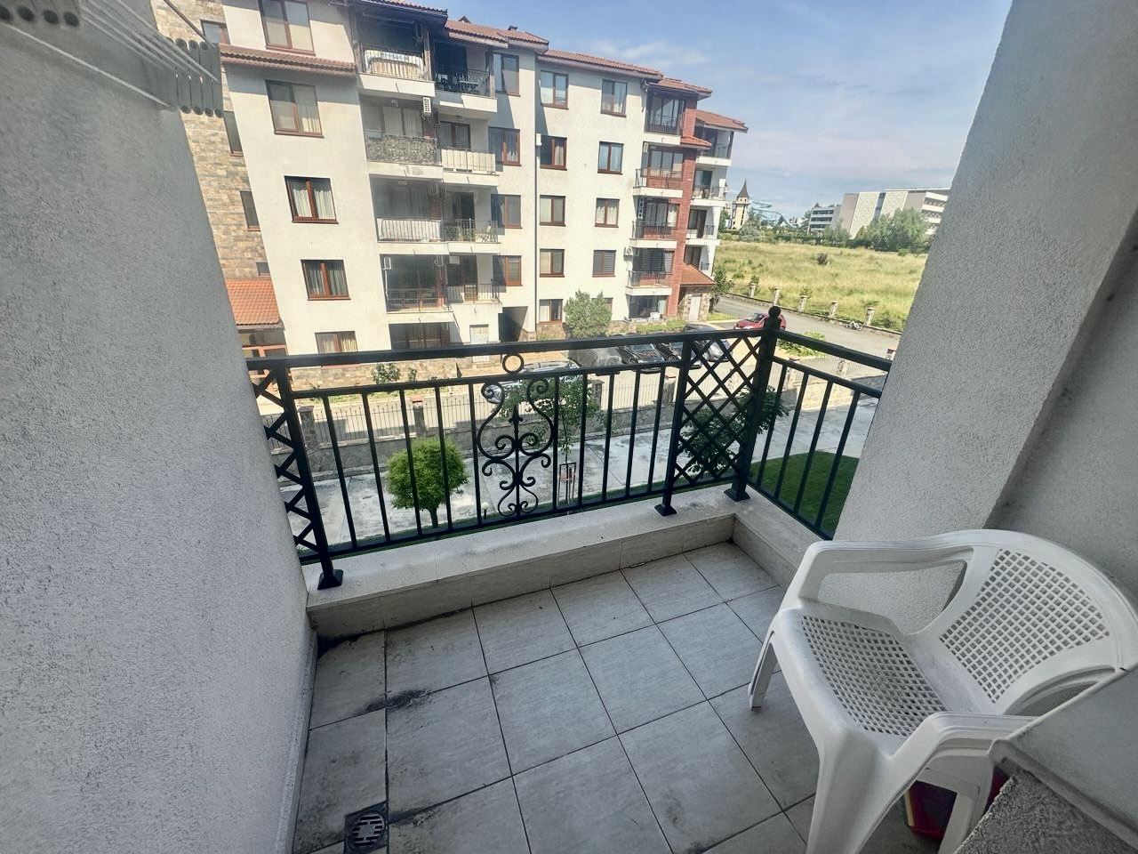 Umeblowane studio – praktyczna nieruchomość nad morzem w Nesebyrze, gotowa do zamieszkania
