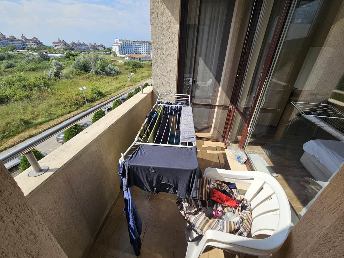 Luksusowy apartament z trzema sypialniami na pierwszej linii brzegowej w Obzorze – panoramiczny widok na morze i góry