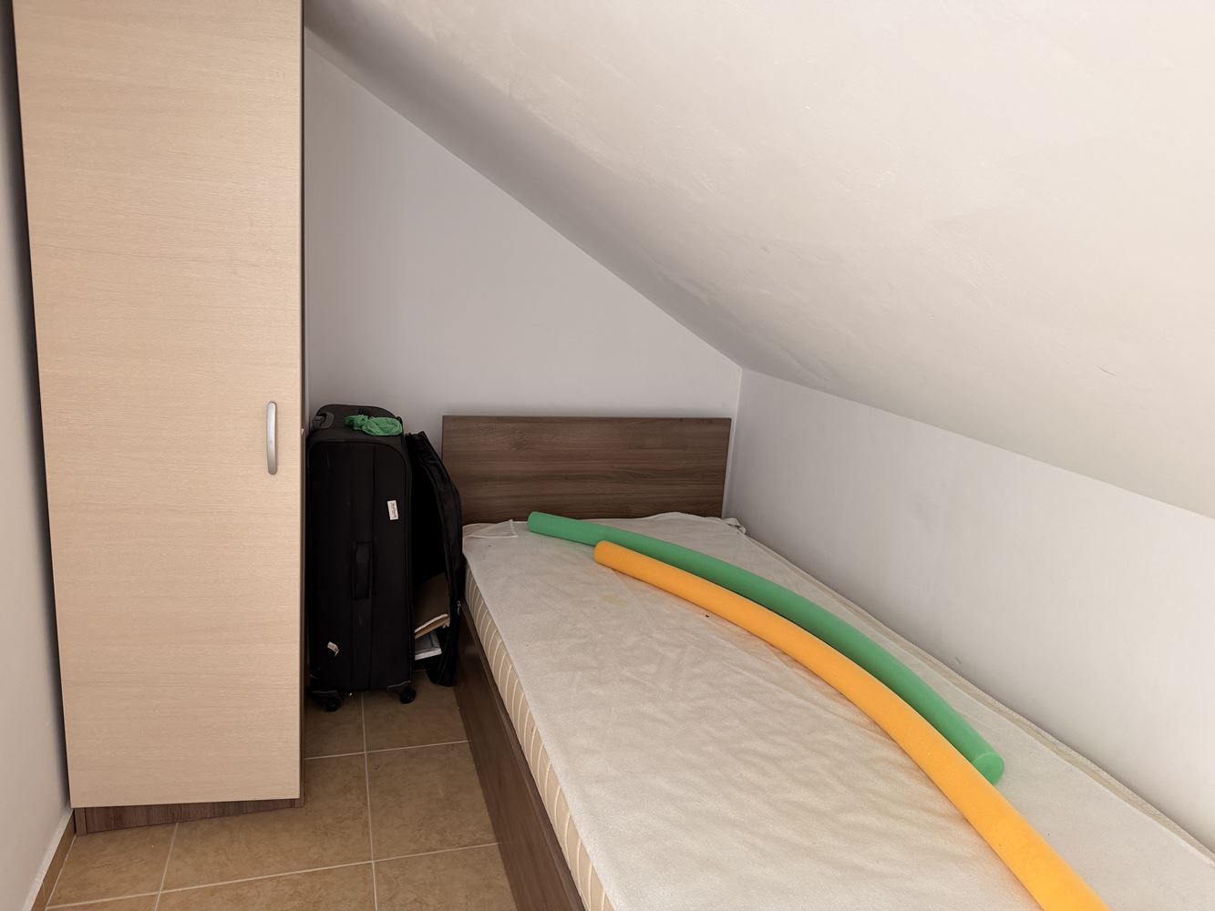 Pierwsza linia brzegowa z piękną panoramą morza – przestronne mieszkanie z jedną sypialnią i dwoma tarasami