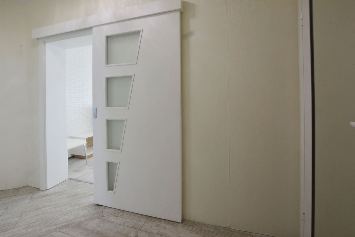Luksusowy apartament trzypokojowy z widokiem na morze na pierwszej linii w Rawdzie – 114 m², dwa tarasy i pełen komfort