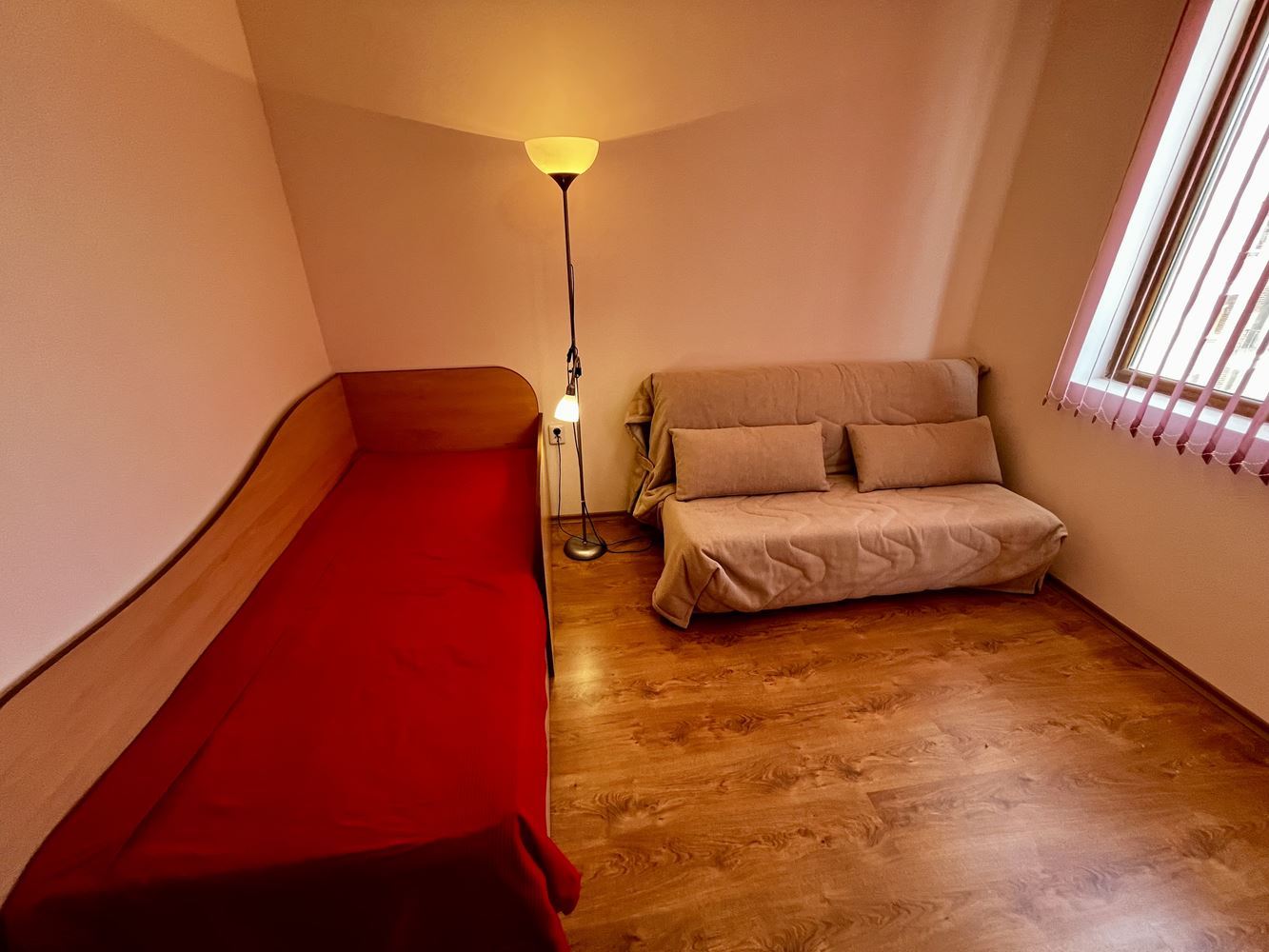 Morski komfort i spokój w pobliżu Nesebyru! Umeblowany apartament z jedną sypialnią z widokiem na basen w luksusowym zamkniętym kompleksie