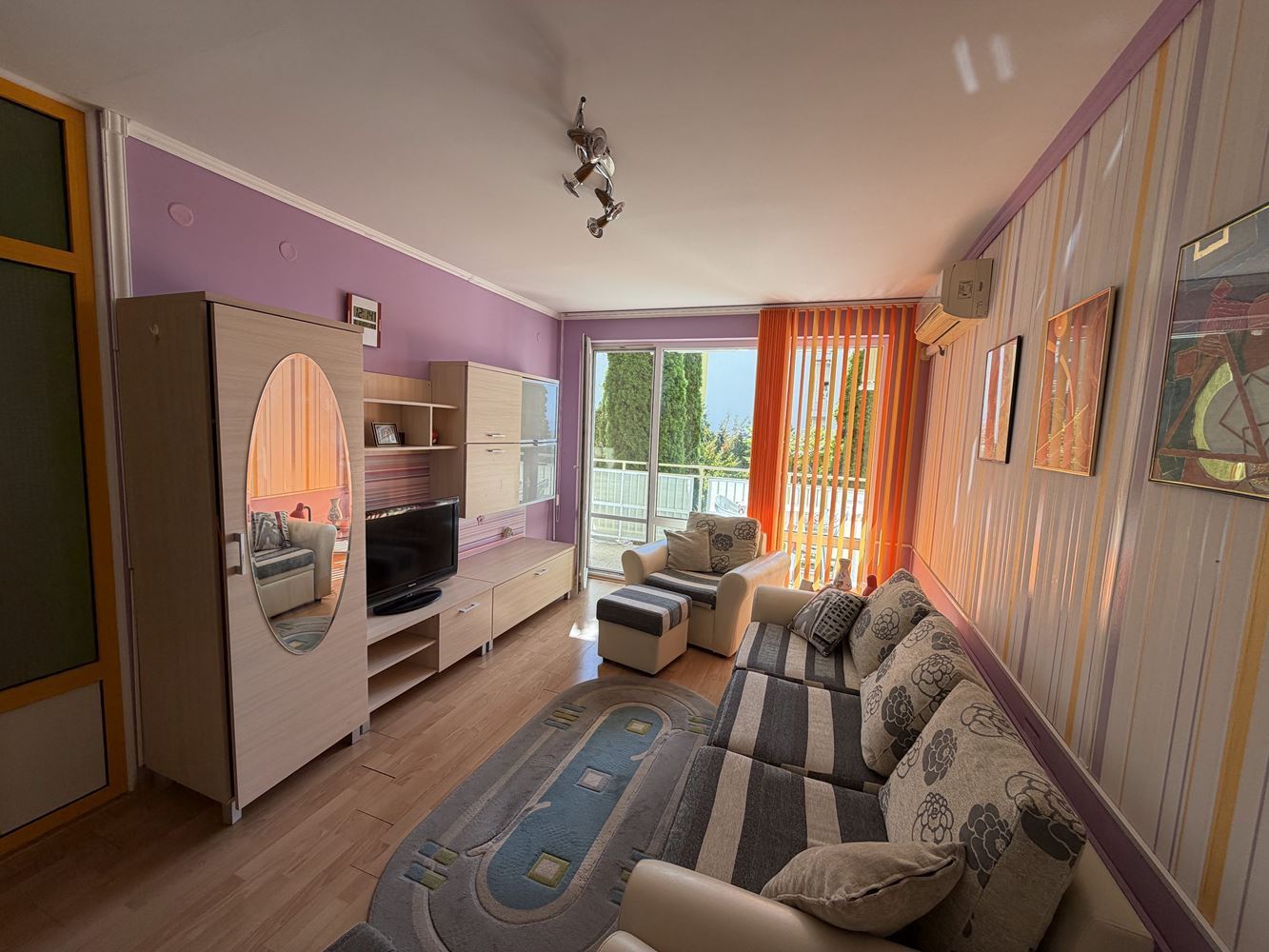 Apartament z jedną sypialnią, przestronnym tarasem i widokiem na morze w Sveti Vlas – 300 metrów od plaży