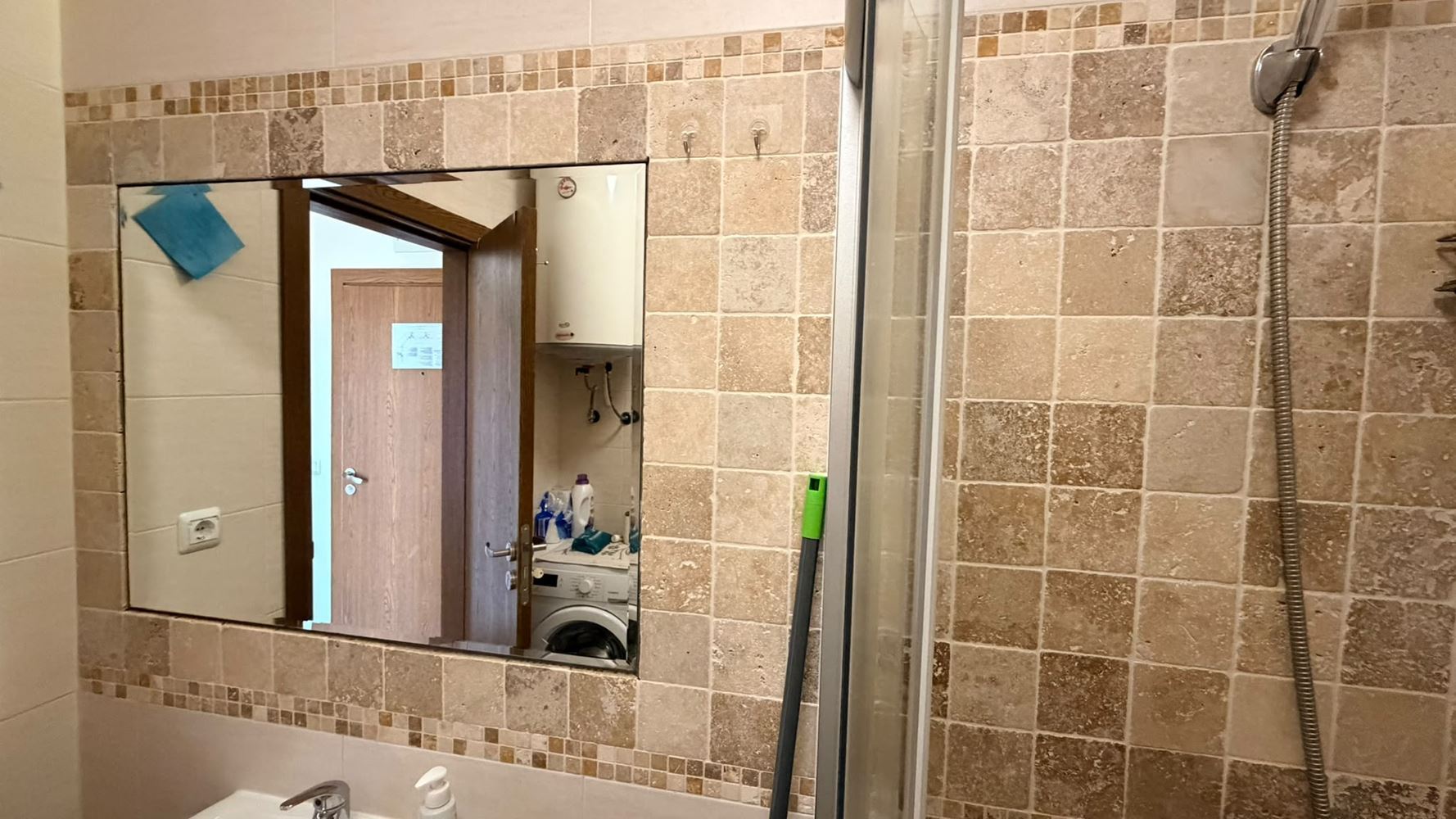 Dwupokojowy apartament z panoramicznym widokiem, o krok od morza w Rawdzie