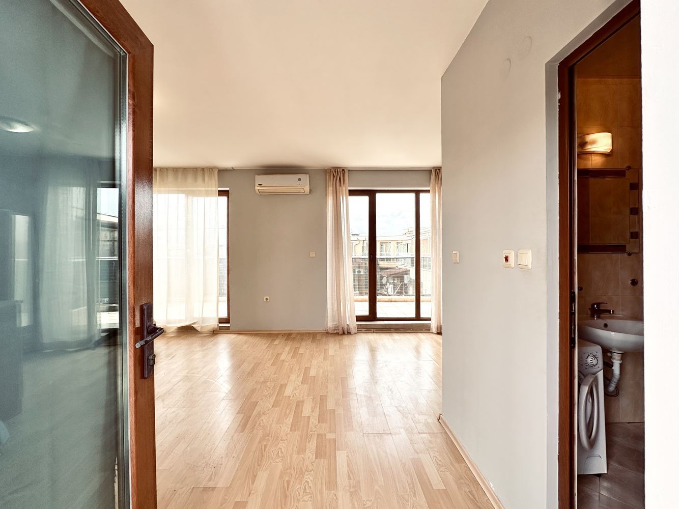 Przestronne studio z imponującym panoramicznym tarasem na Słonecznym Brzegu