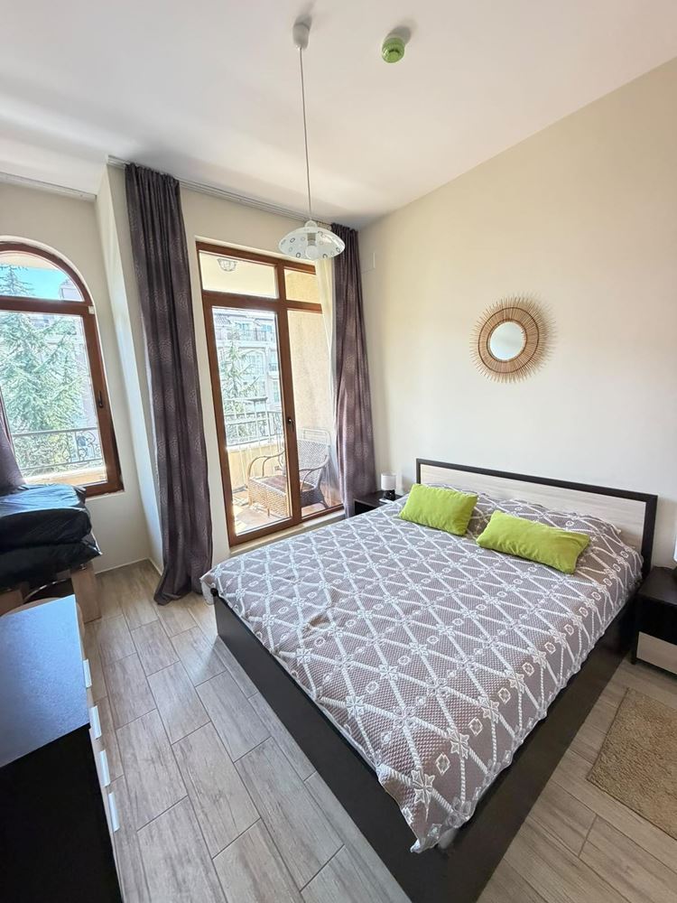 Luksusowy apartament z jedną sypialnią i widokiem na zieleń w prestiżowym kompleksie w Słonecznym Brzegu