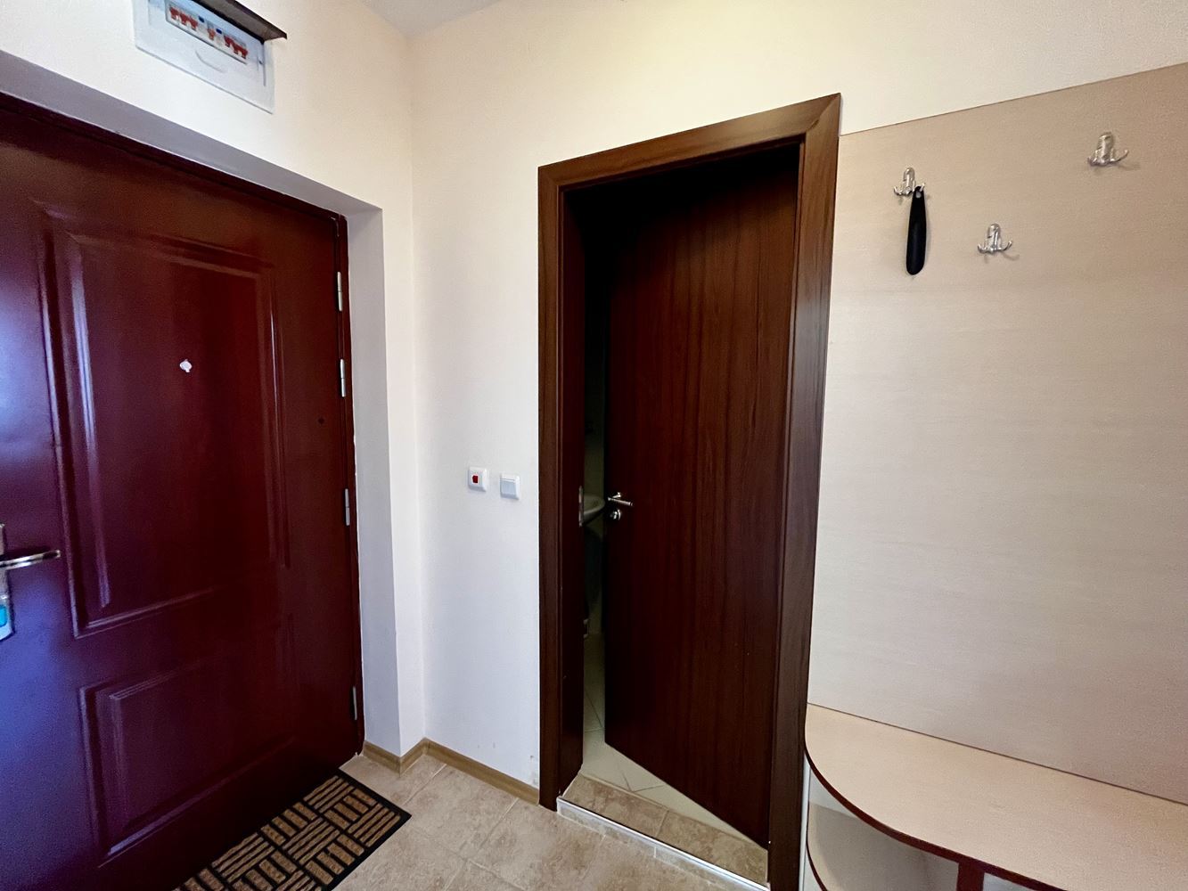 Morski komfort i spokój w pobliżu Nesebyru! Umeblowany apartament z jedną sypialnią z widokiem na basen w luksusowym zamkniętym kompleksie