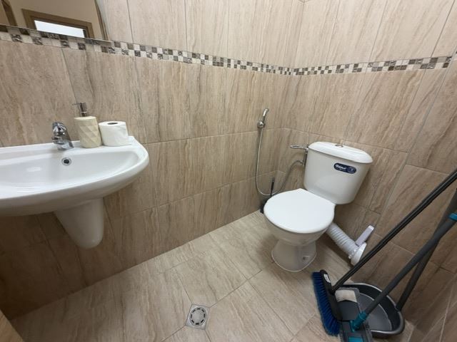 Przestronny apartament z dwiema sypialniami i panoramą morza w nowym kompleksie – spokój w otoczeniu natury
