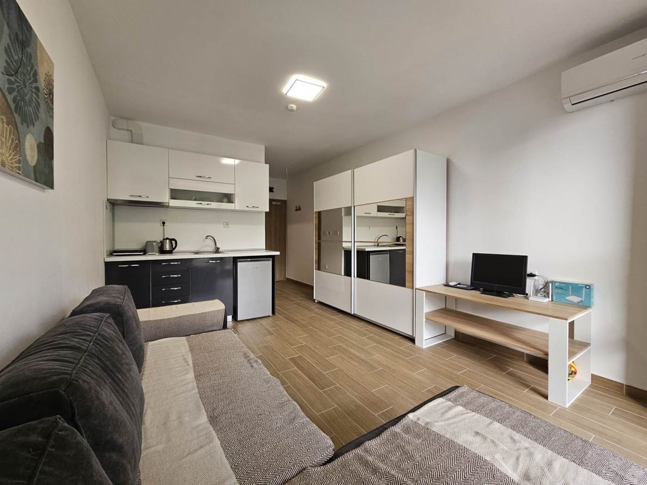 Studio z meblami w centrum Słonecznego Brzegu – gotowe do użytku lub inwestycji