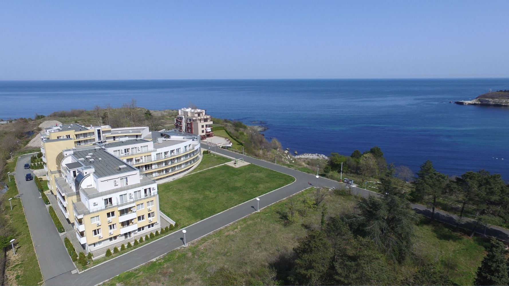 Dwupokojowe mieszkanie z widokiem na morze w Carewie – Akt 16 i doskonała lokalizacja blisko plaży