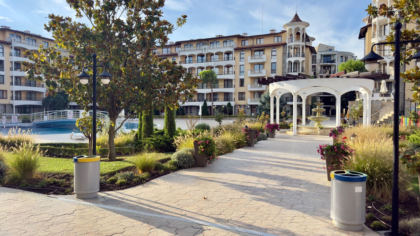 Przestronny apartament z jedną sypialnią, dużym tarasem i widokiem na basen w Słonecznym Brzegu