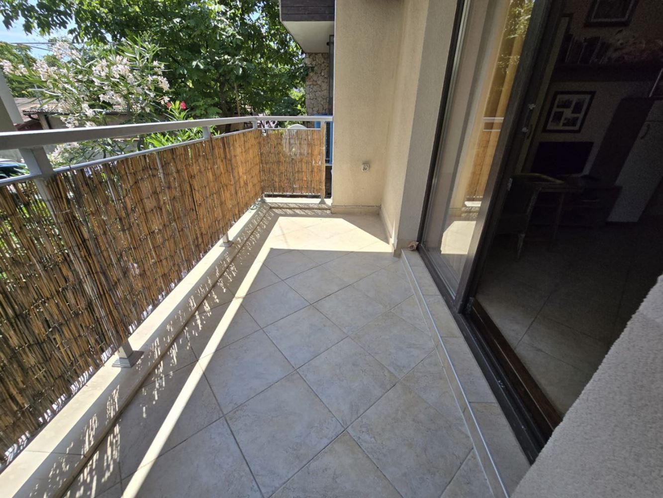 Apartament z jedną sypialnią w sercu Sozopola – bez opłaty za utrzymanie