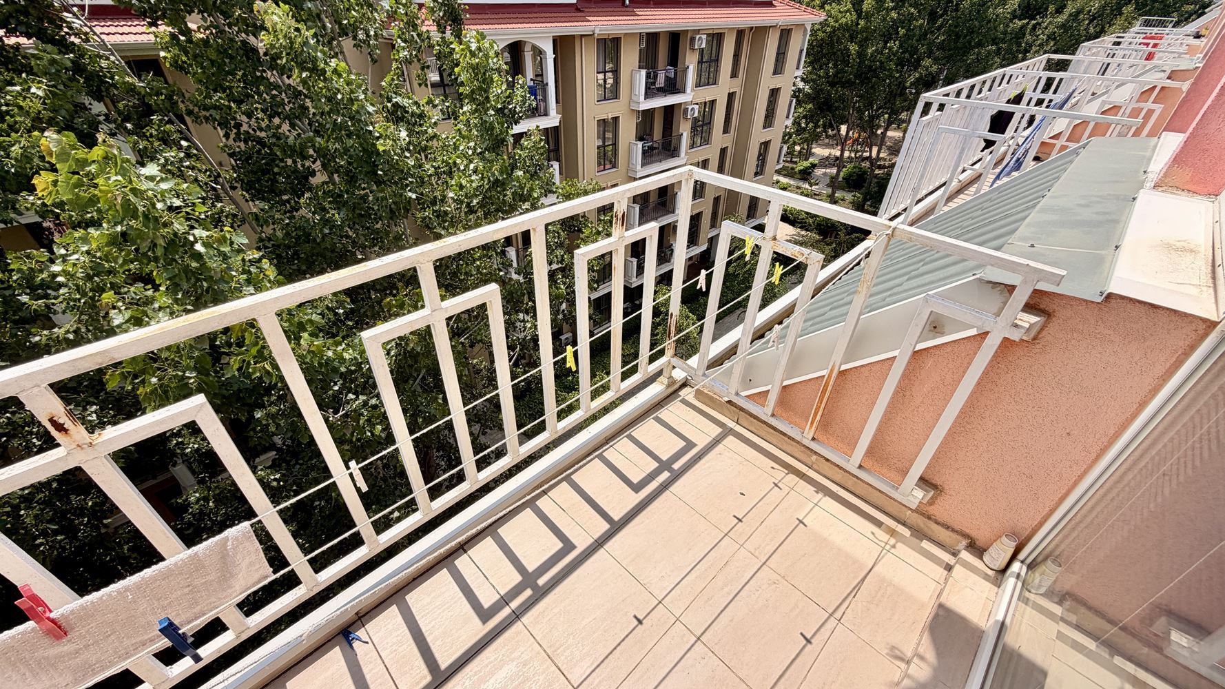 Apartament z jedną sypialnią w Słonecznym Brzegu – spokój, zieleń i komfort w sercu kurortu