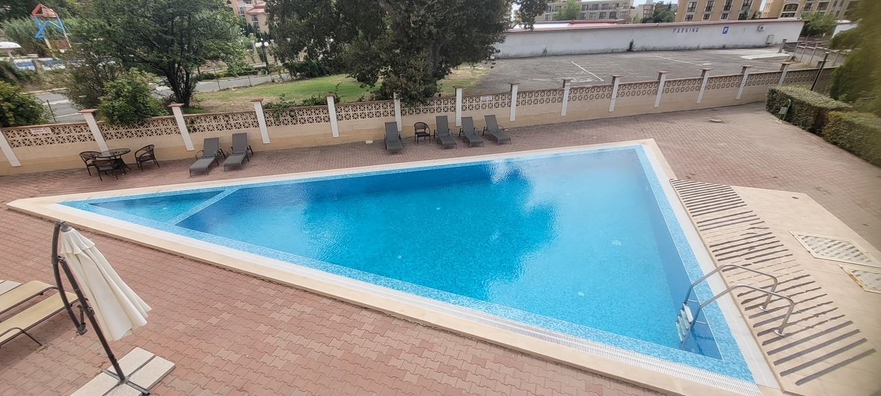Przytulny apartament z jedną sypialnią z nowym wyposażeniem w zamkniętym kompleksie nad morzem w kurorcie Elenite