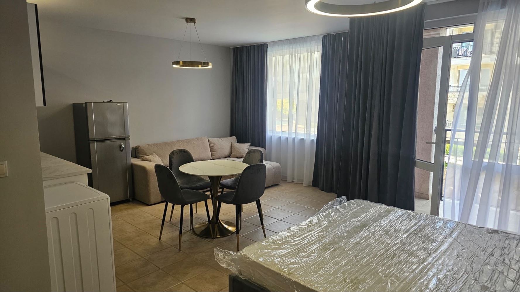 Styl i spokój przy basenie – przestronne studio w Słonecznym Brzegu