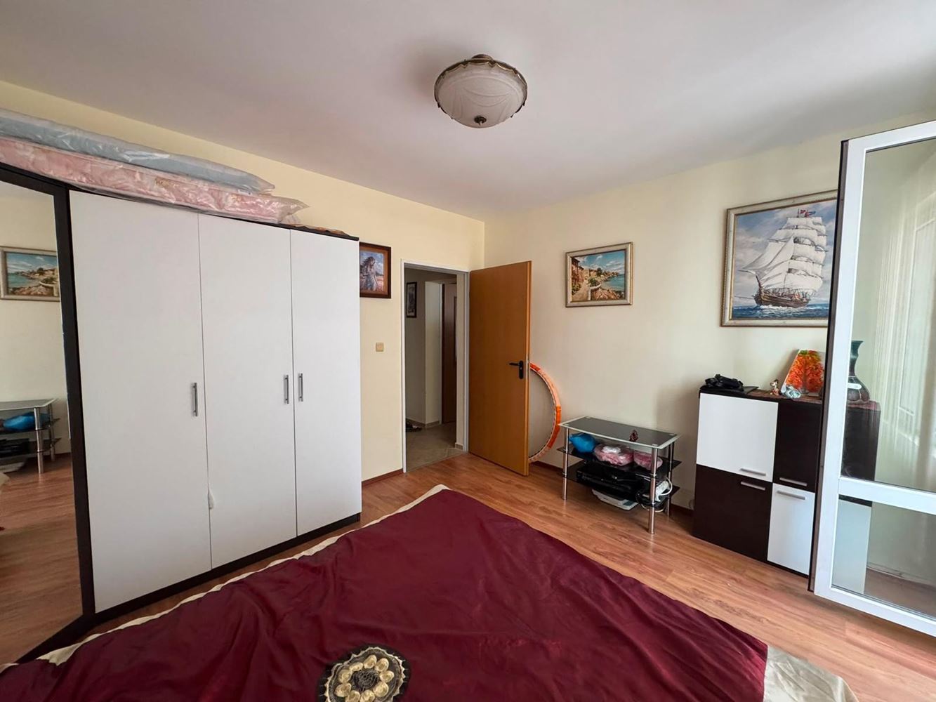 Przestronny apartament z jedną sypialnią na Starym Mieście w Pomorie – zaledwie 50 metrów od plaży z częściowym widokiem na morze