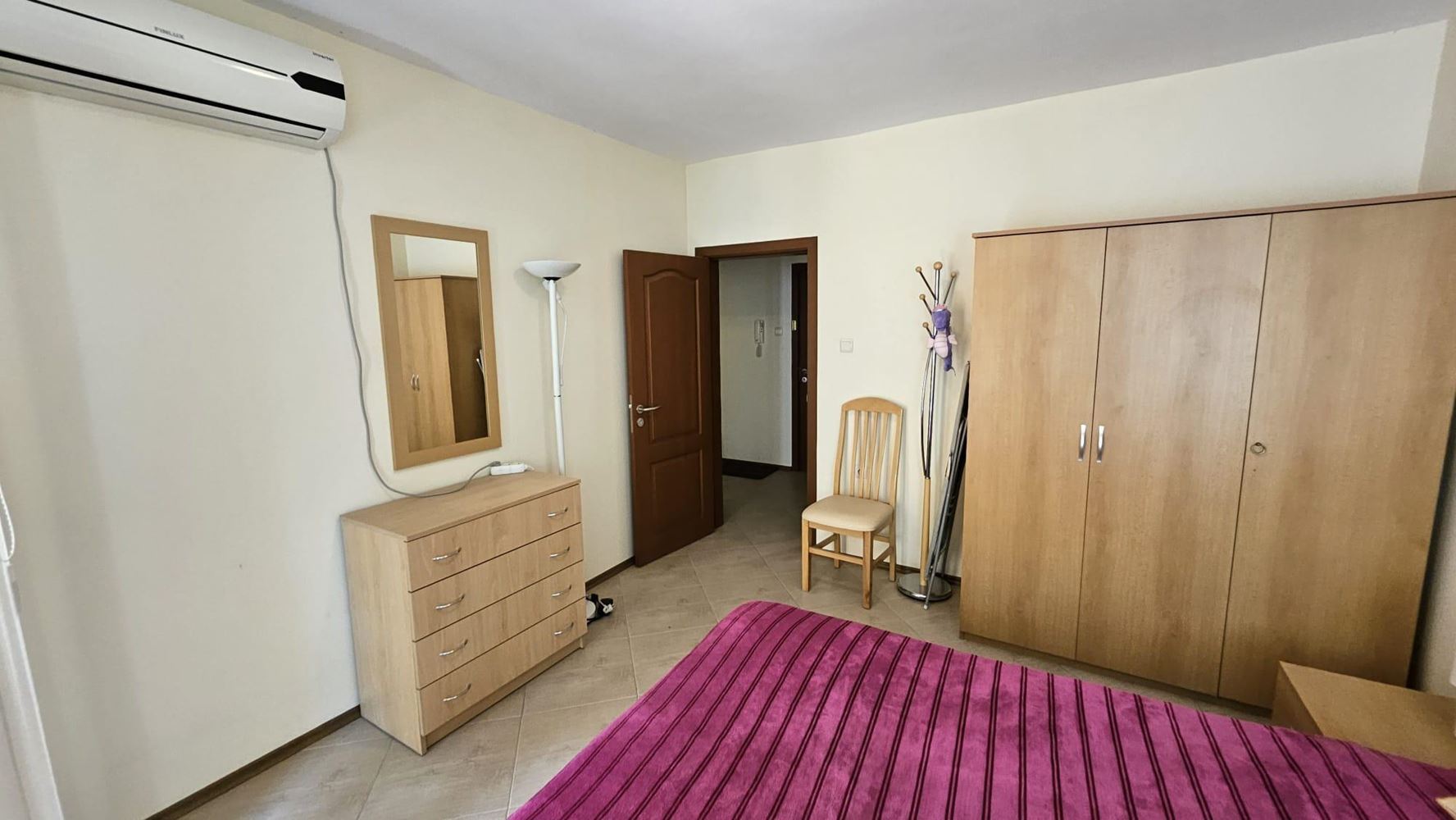 Apartament z dwiema sypialniami o doskonałej powierzchni i niskiej opłacie za utrzymanie w Słonecznym Brzegu