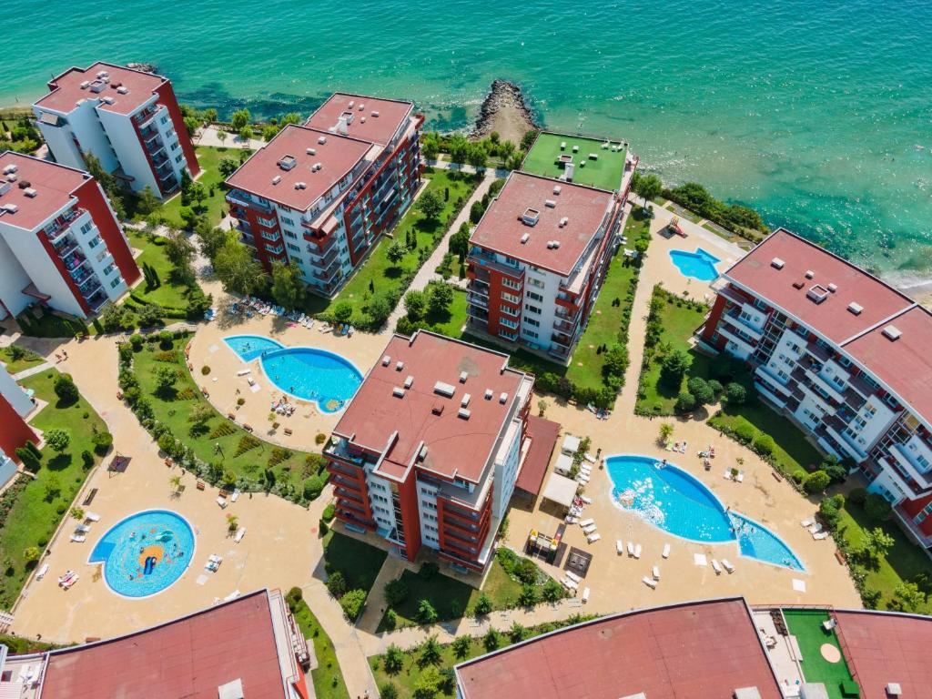 Apartament z dwiema sypialniami w luksusowym kompleksie na pierwszej linii w Świętym Własie