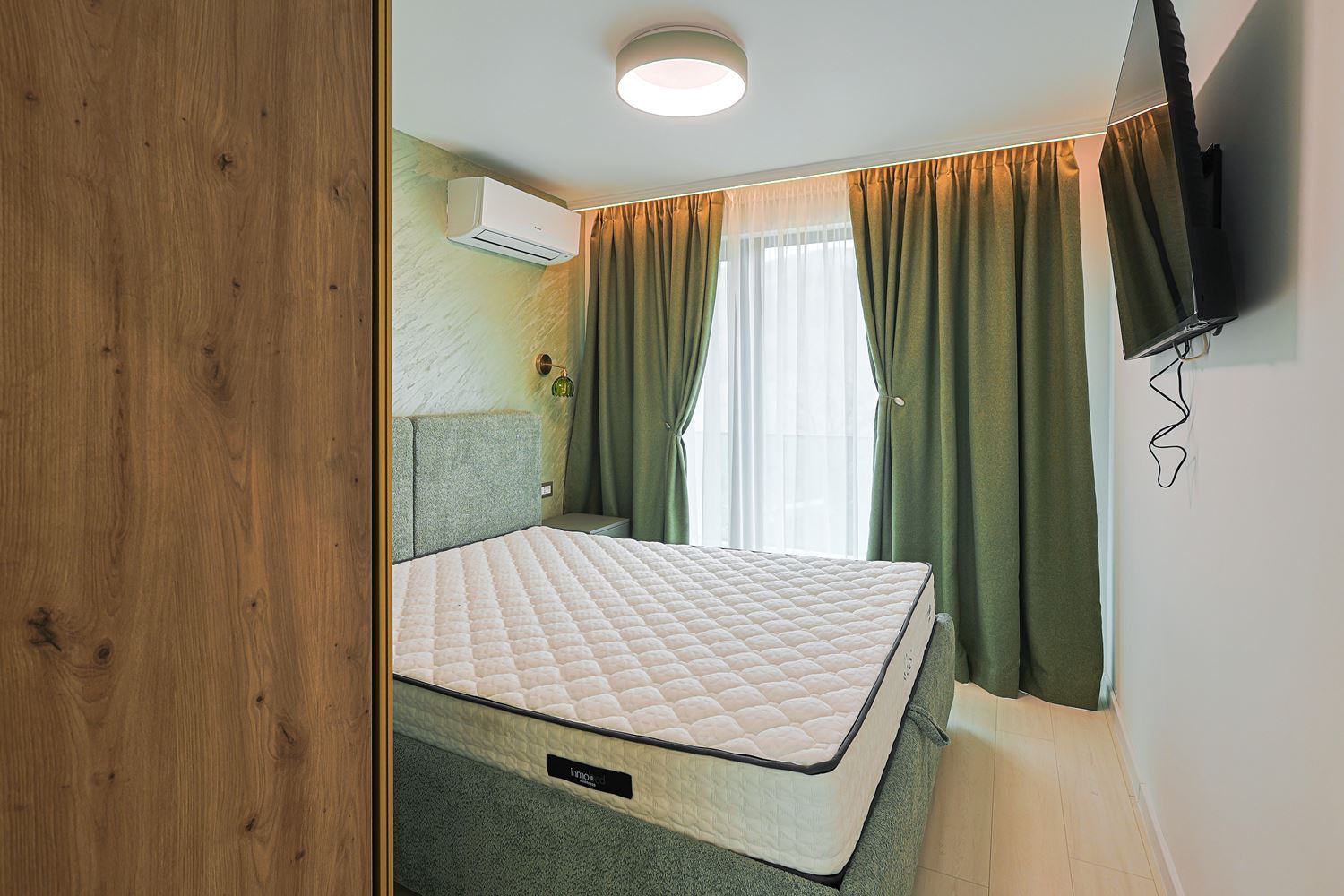 Apartament z dwiema sypialniami i panoramicznym widokiem na morze w spokojnym, zielonym kompleksie w Słonecznym Brzegu