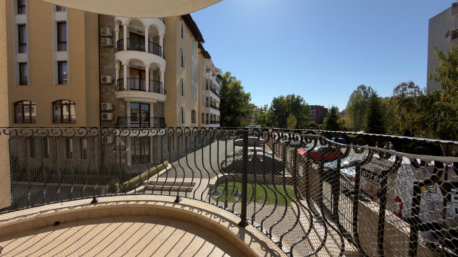 Przestronny apartament z dwiema sypialniami w luksusowym kompleksie w Słonecznym Brzegu
