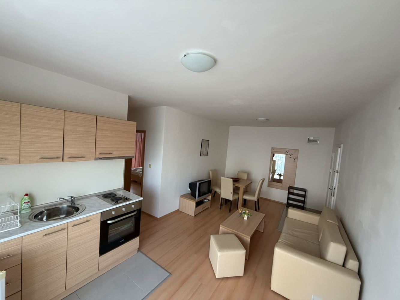 Przestronny apartament z dwiema sypialniami z widokiem na morze i góry w pięknym zamkniętym kompleksie nad morzem