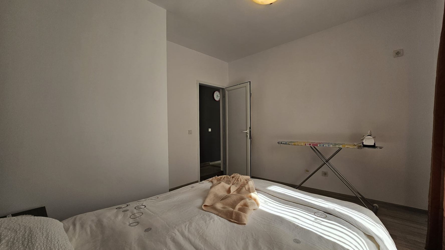 Doskonały apartament z jedną sypialnią z niską opłatą za utrzymanie w Słonecznym Brzegu – gotowy do zamieszkania