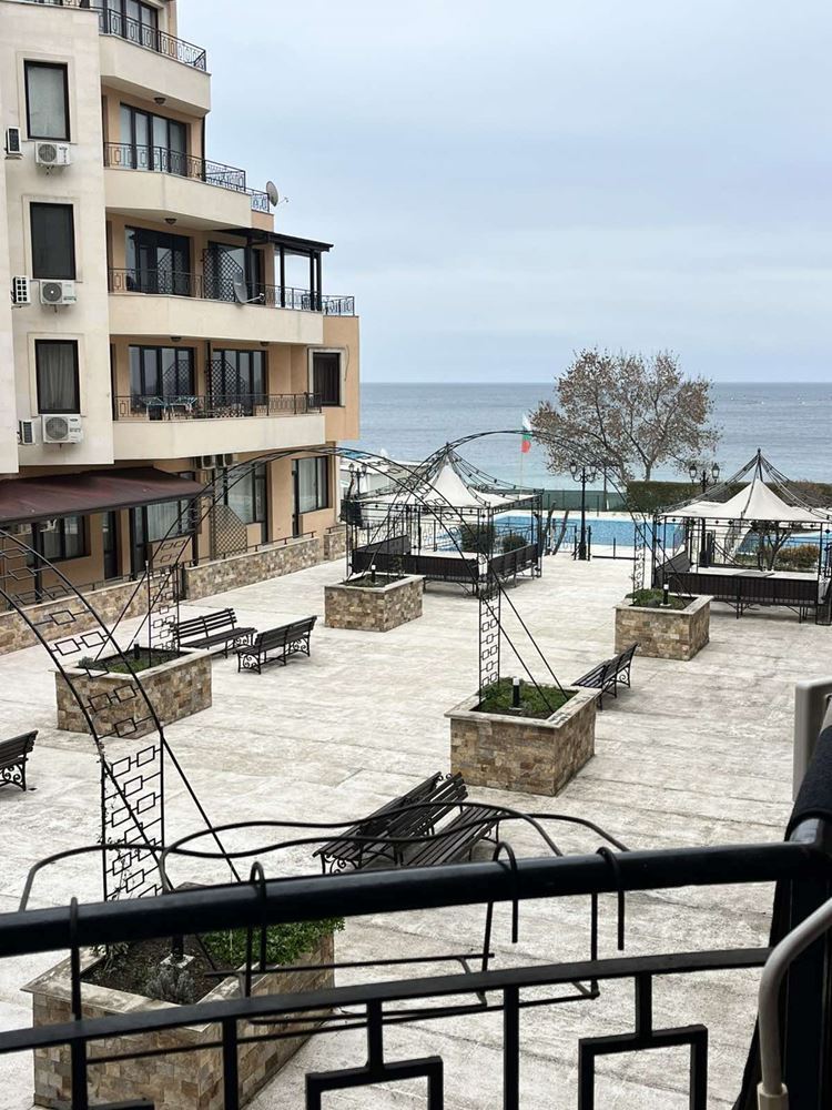 Apartament z jedną sypialnią na pierwszej linii w Rawdzie z panoramicznym widokiem na morze