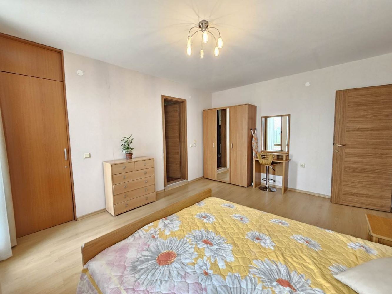 Święty Włas – apartament z trzema sypialniami z bezpośrednim panoramicznym widokiem na morze w kompleksie przy samej plaży