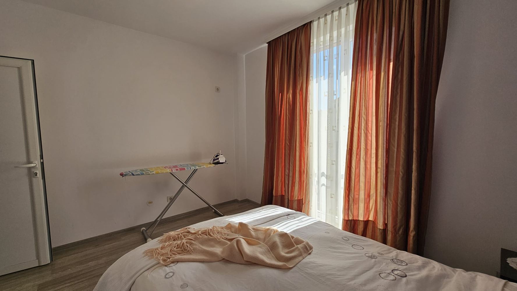 Doskonały apartament z jedną sypialnią z niską opłatą za utrzymanie w Słonecznym Brzegu – gotowy do zamieszkania