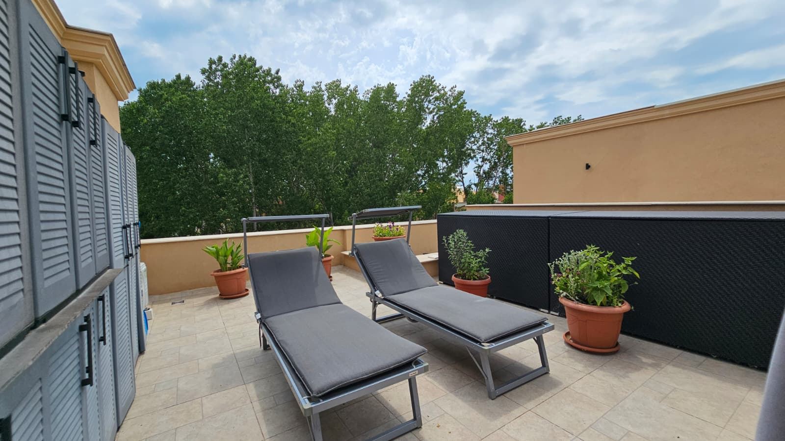 Przestronny penthouse z panoramicznym tarasem i sauną w nowoczesnym kompleksie mieszkaniowym w Słoneczny Brzeg