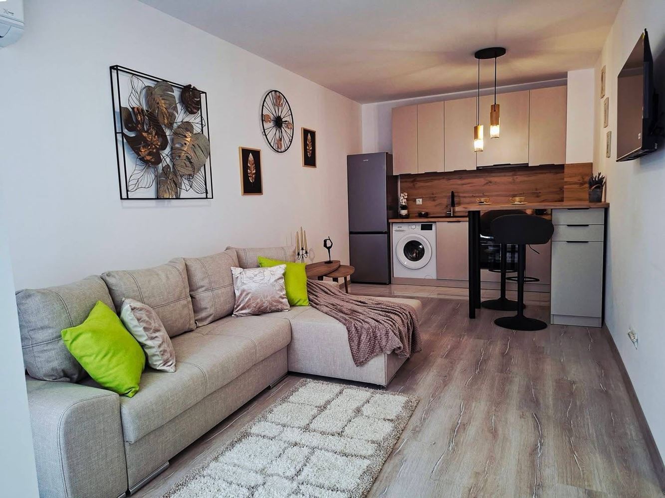 Stylowe dwupokojowe mieszkanie z niską opłatą eksploatacyjną w Słonecznym Brzegu – komfort, bezpieczeństwo i doskonała inwestycja nad morzem