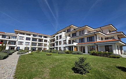 Umeblowany apartament z jedną sypialnią w nowym kompleksie w Aheloj – spokój, zieleń i komfort nad morzem