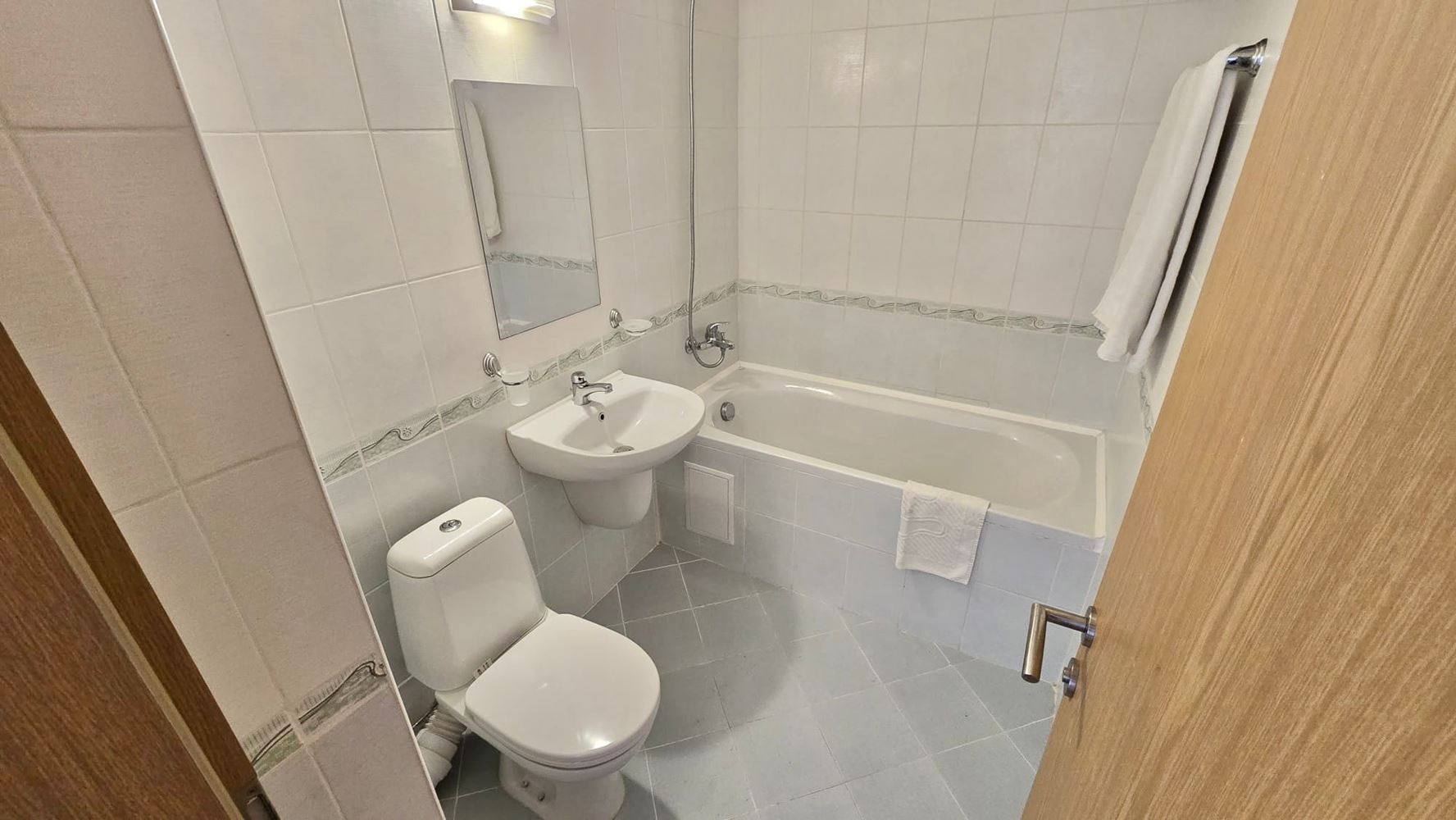 Atrakcyjne mieszkanie z jedną sypialnią i widokiem na basen w Aheloy