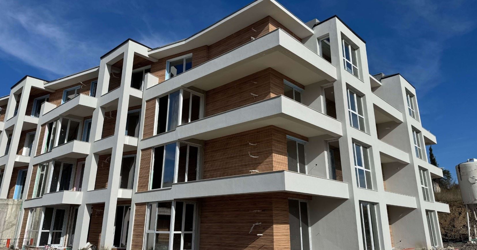 Mieszkanie z jedną sypialnią i widokiem na morze w Sveti Vlas – bez opłat za utrzymanie i z potencjałem inwestycyjnym