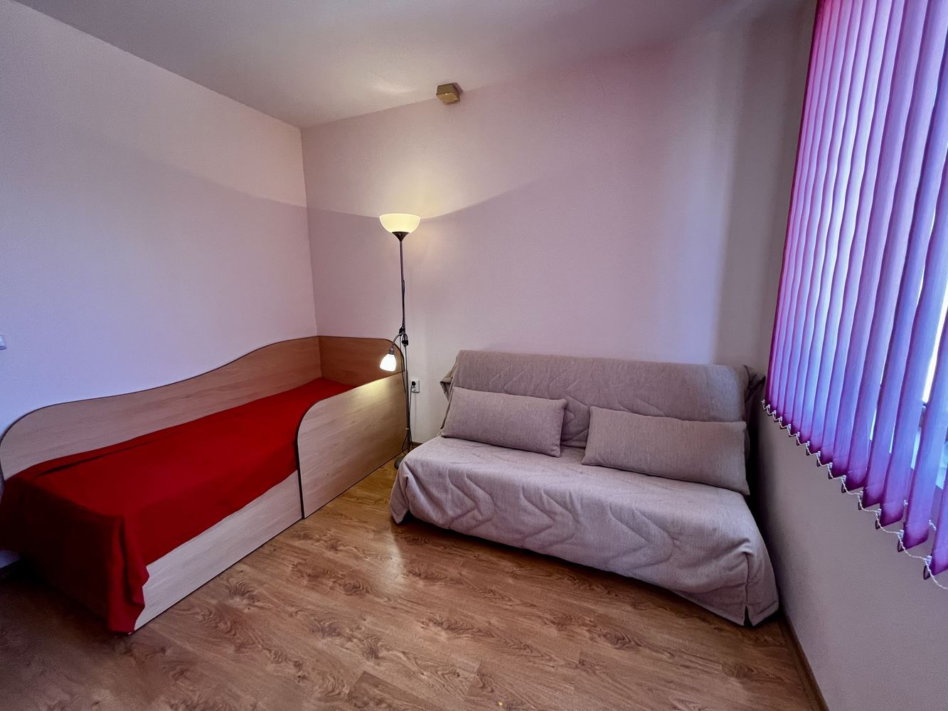 Morski komfort i spokój w pobliżu Nesebyru! Umeblowany apartament z jedną sypialnią z widokiem na basen w luksusowym zamkniętym kompleksie