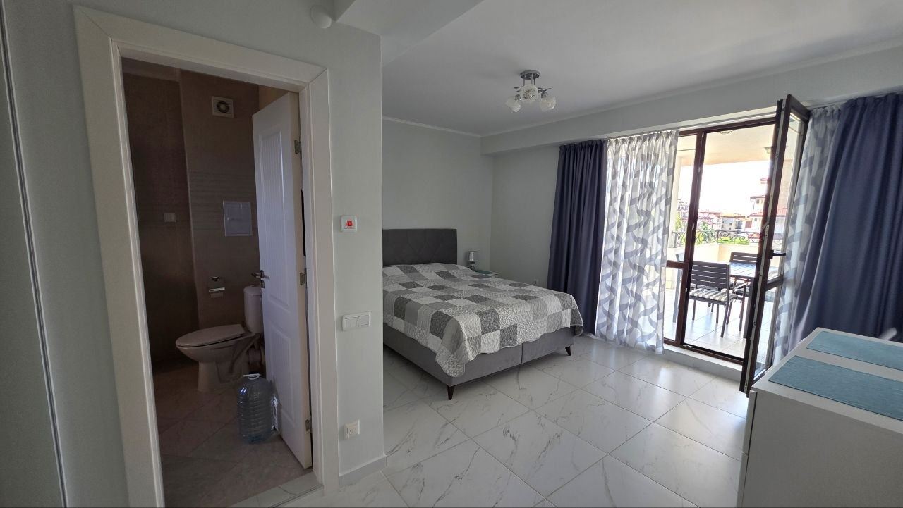 Przestronny apartament z dwiema sypialniami z częściowym widokiem na morze w prestiżowym kompleksie w Nesebyrze – gotowy dla swoich nowych właścicieli