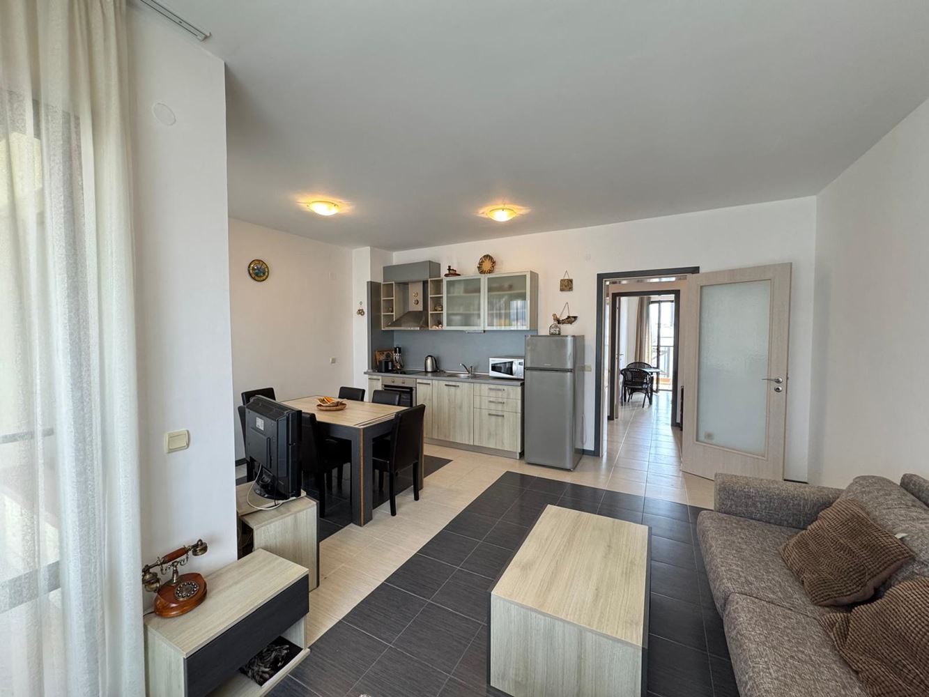 Apartament trzypokojowy z widokiem na morze i prywatną plażą w prestiżowym kompleksie w Czernomorcu